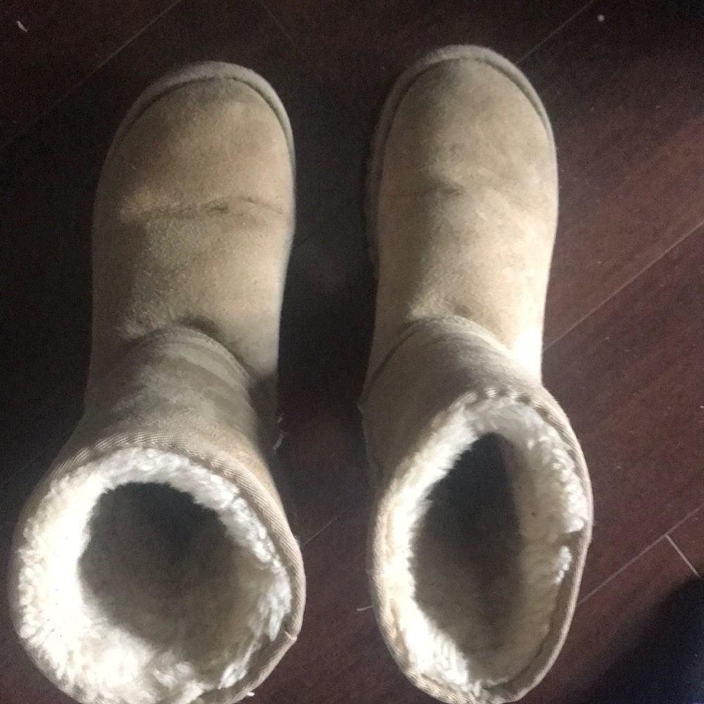 Sand uggs size 6